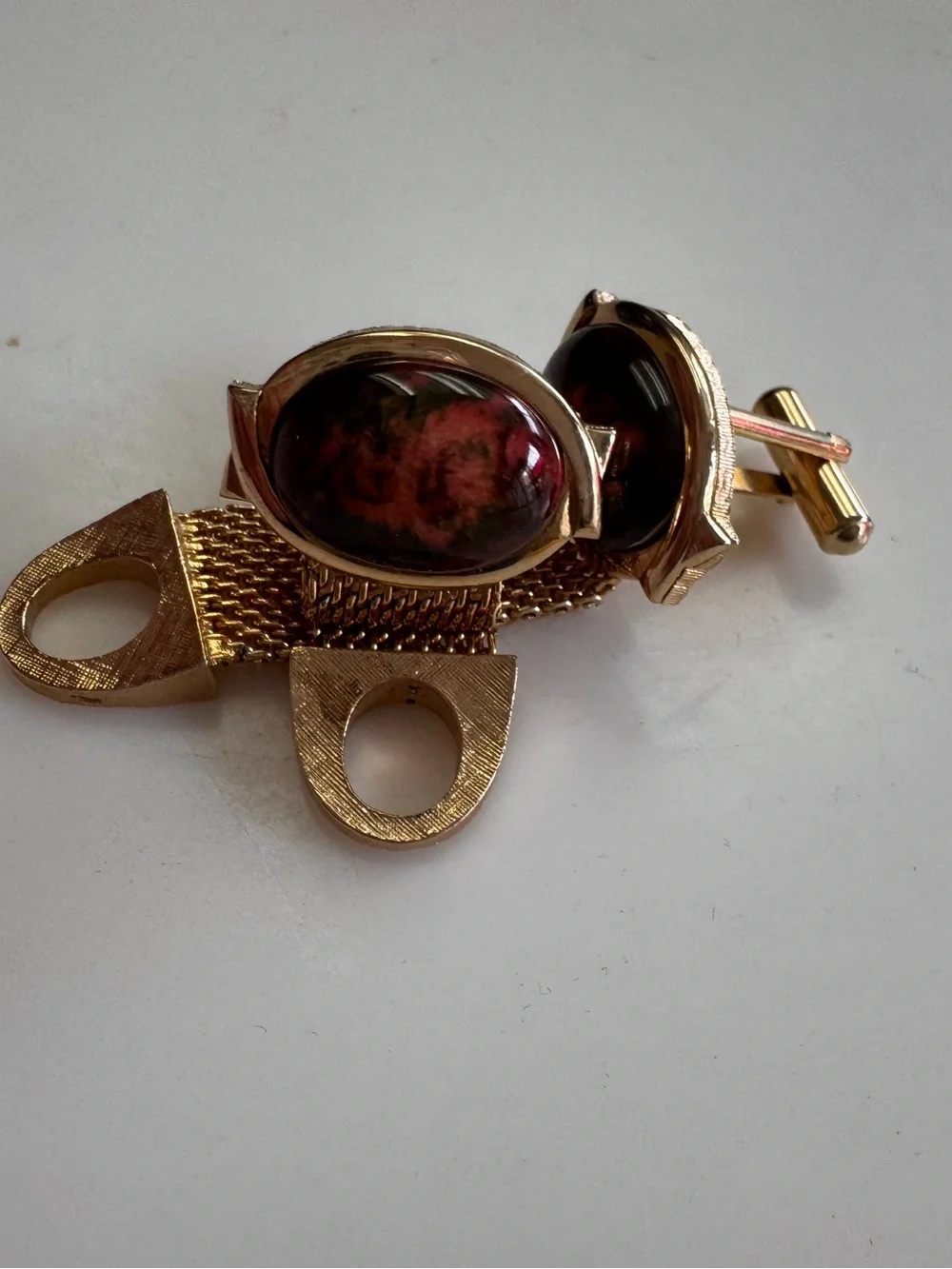 Vintage Gold -tone Men’s Cufflinks with Marbled Dark Red Stone